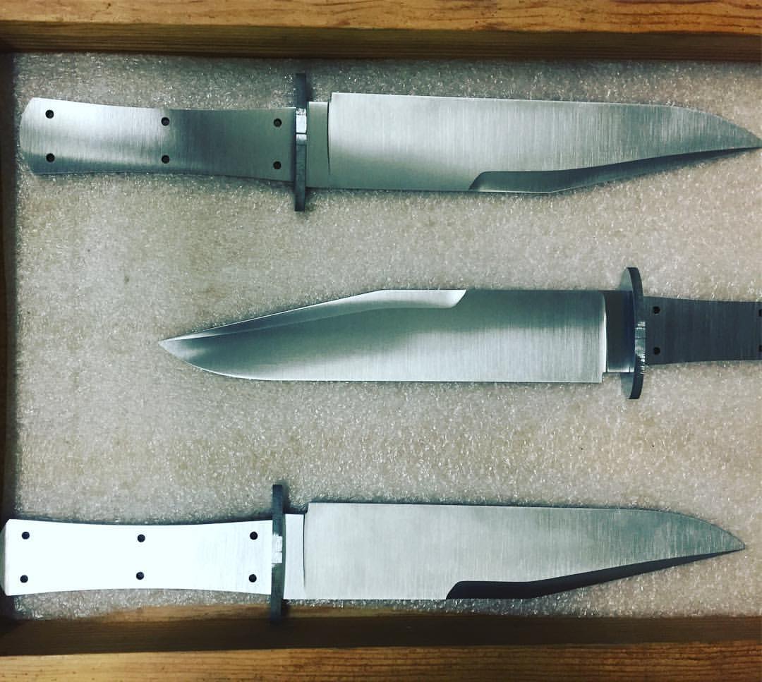 A.G. Russell Shopmade California Bowies without handle in a tray